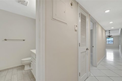 Condominio en venta en Fort Lauderdale, Florida, 2 dormitorios, 92.9 m2 № 1117940 - foto 13