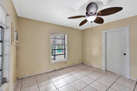 Immobilier commercial à vendre à Miami, Floride: 129.51 m2 № 1345389 - photo 10