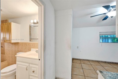 Immobilier commercial à vendre à Miami, Floride: 129.51 m2 № 1345389 - photo 13