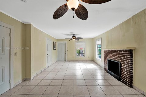 Immobilier commercial à vendre à Miami, Floride: 129.51 m2 № 1345389 - photo 6