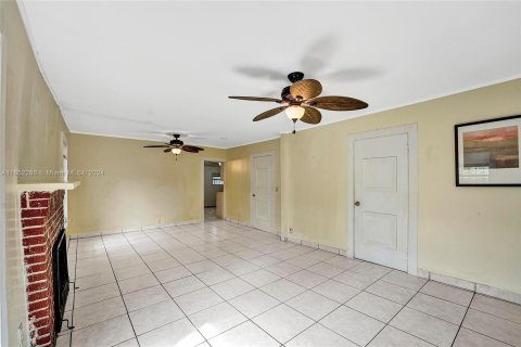 Immobilier commercial à vendre à Miami, Floride: 129.51 m2 № 1345389 - photo 5