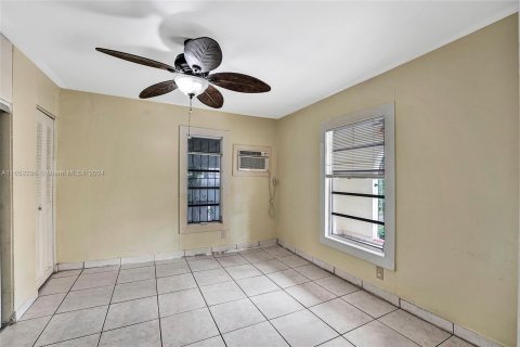 Immobilier commercial à vendre à Miami, Floride: 129.51 m2 № 1345389 - photo 8