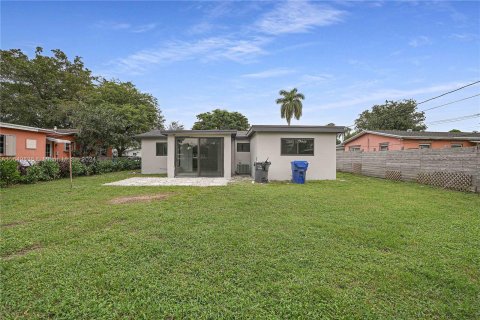 Villa ou maison à louer à Hollywood, Floride: 3 chambres, 120.4 m2 № 1345426 - photo 29