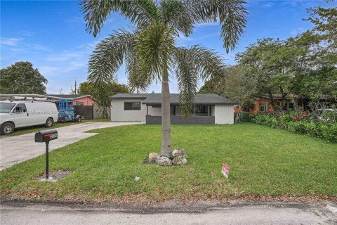 Casa en alquiler en Hollywood, Florida, 3 dormitorios, 120.4 m2 № 1345426 - foto 1