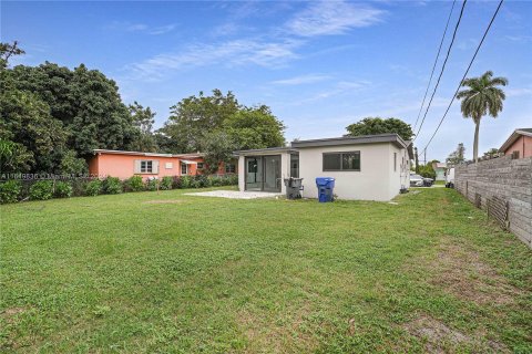 Villa ou maison à louer à Hollywood, Floride: 3 chambres, 120.4 m2 № 1345426 - photo 30