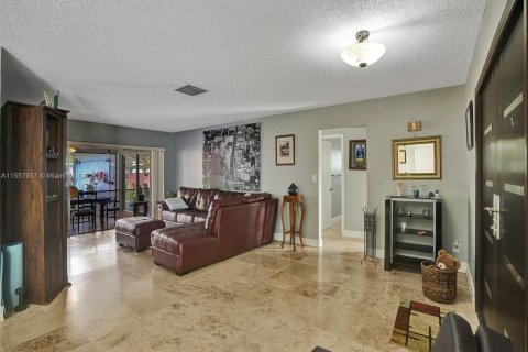 Villa ou maison à vendre à Weston, Floride: 3 chambres, 212.75 m2 № 1099278 - photo 8