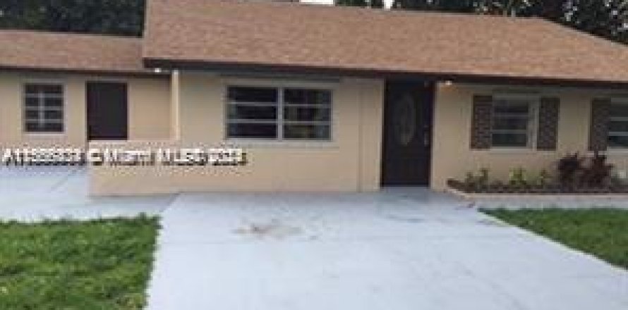 House in Miami Gardens, Florida 4 bedrooms, 149.29 sq.m. № 1099277
