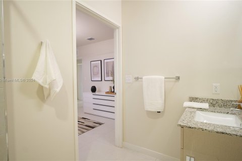 Condo in Dania Beach, Florida, 2 bedrooms  № 1333590 - photo 12