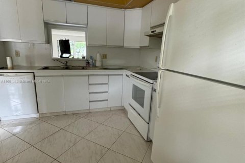 Condominio en venta en Coconut Creek, Florida, 2 dormitorios, 107.4 m2 № 1333626 - foto 9