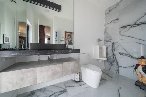 Casa en venta en North Miami Beach, Florida, 6 dormitorios, 525.64 m2 № 1292667 - foto 29