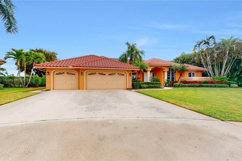 House in Wellington, Florida 6 bedrooms, 290.41 sq.m. № 809968 - photo 1