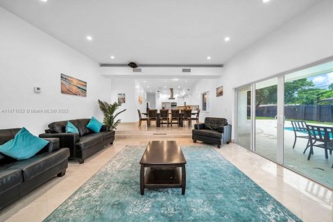 Casa en venta en Miami, Florida, 5 dormitorios, 241.73 m2 № 784130 - foto 6