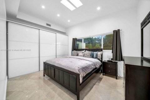 Villa ou maison à vendre à Miami, Floride: 5 chambres, 241.73 m2 № 784130 - photo 4