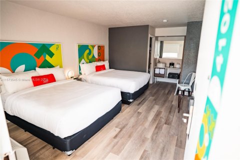 Hotel en venta en Kissimmee, Florida, 1 dormitorio № 1135557 - foto 3