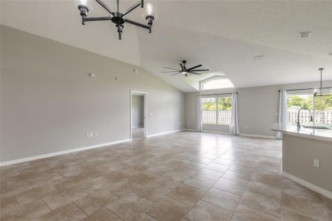 House in Edgewater, Florida 3 bedrooms, 148.64 sq.m. № 1342429 - photo 7