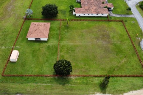 Propiedad comercial en venta en Homestead, Florida № 1387840 - foto 19