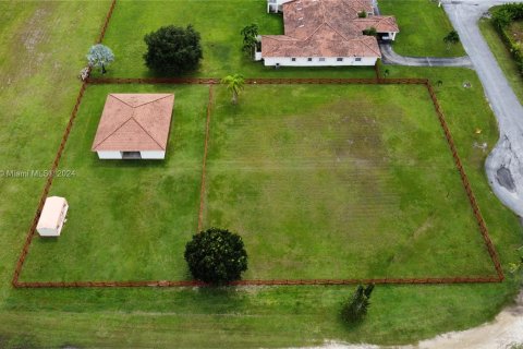 Propiedad comercial en venta en Homestead, Florida № 1387840 - foto 20