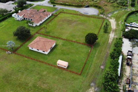 Immobilier commercial à vendre à Homestead, Floride № 1387840 - photo 18