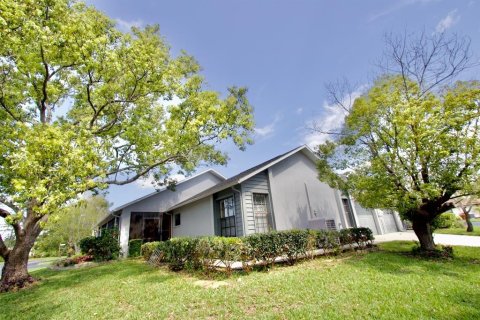 Casa en venta en New Port Richey, Florida, 2 dormitorios, 107.58 m2 № 1090701 - foto 3