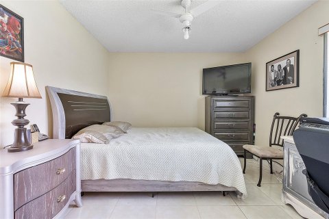 Villa ou maison à vendre à Pembroke Pines, Floride: 4 chambres, 181.16 m2 № 1224502 - photo 12