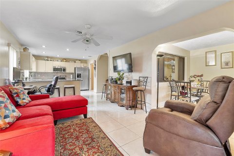 Villa ou maison à vendre à Pembroke Pines, Floride: 4 chambres, 181.16 m2 № 1224502 - photo 26