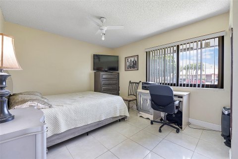 Villa ou maison à vendre à Pembroke Pines, Floride: 4 chambres, 181.16 m2 № 1224502 - photo 11