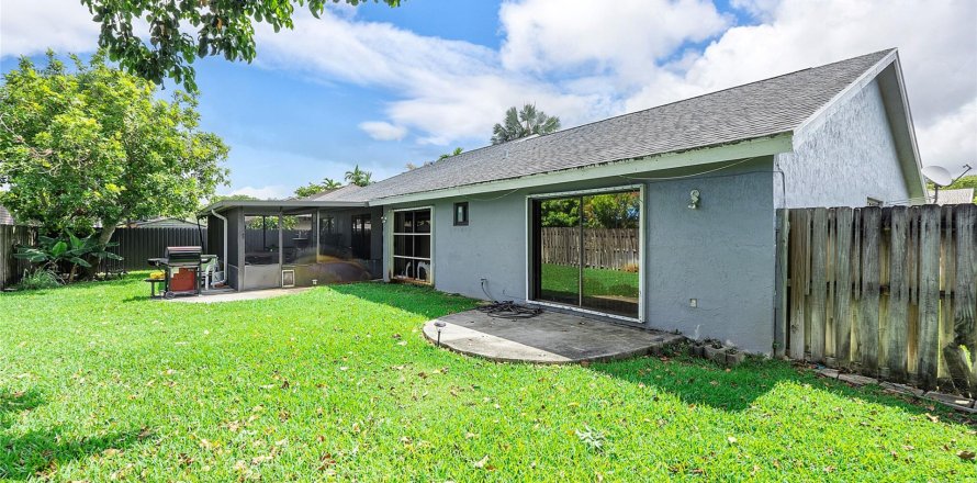 Villa ou maison à Pembroke Pines, Floride 4 chambres, 181.16 m2 № 1224502