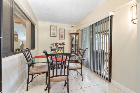 Villa ou maison à vendre à Pembroke Pines, Floride: 4 chambres, 181.16 m2 № 1224502 - photo 20