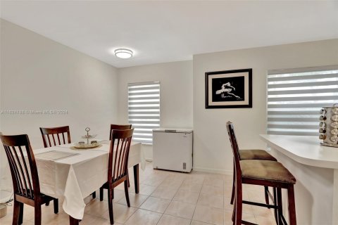 Casa en venta en Coral Springs, Florida, 4 dormitorios, 182.18 m2 № 1271500 - foto 28