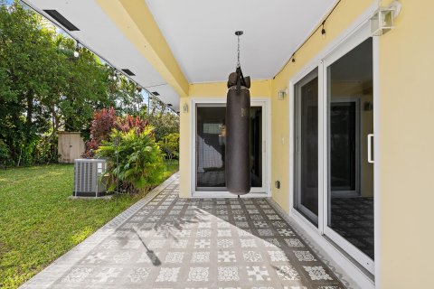 Casa en venta en Fort Lauderdale, Florida, 3 dormitorios, 156.82 m2 № 994118 - foto 5