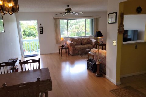 Condo in Palm Springs, Florida, 1 bedroom  № 928087 - photo 21