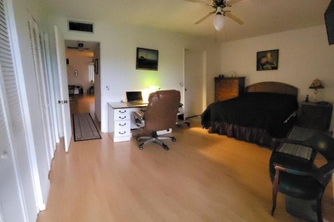 Condo in Palm Springs, Florida, 1 bedroom  № 928087 - photo 7