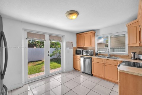 Casa en venta en Miami, Florida, 4 dormitorios, 178.93 m2 № 1319209 - foto 12