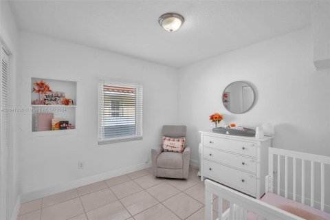 Casa en venta en Miami, Florida, 4 dormitorios, 178.93 m2 № 1319209 - foto 15