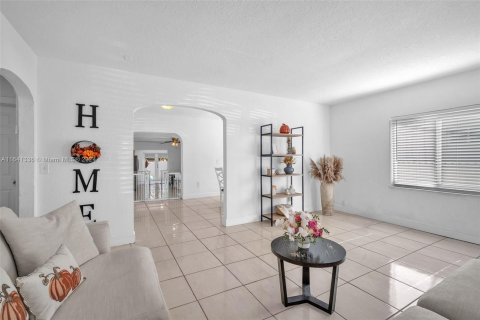 Villa ou maison à vendre à Miami, Floride: 4 chambres, 178.93 m2 № 1319209 - photo 5