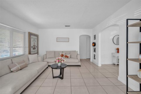 Villa ou maison à vendre à Miami, Floride: 4 chambres, 178.93 m2 № 1319209 - photo 4