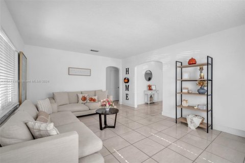 Villa ou maison à vendre à Miami, Floride: 4 chambres, 178.93 m2 № 1319209 - photo 3