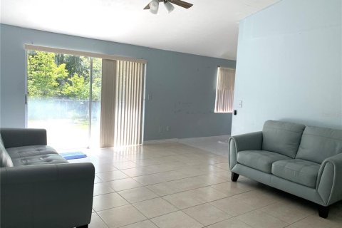 Casa en venta en Tampa, Florida, 3 dormitorios, 117.89 m2 № 1391242 - foto 13