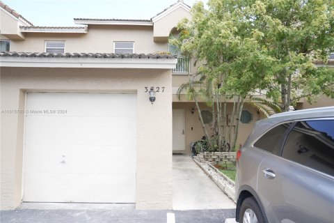 Townhouse in Sunrise, Florida 3 bedrooms, 144.56 sq.m. № 1238843 - photo 1