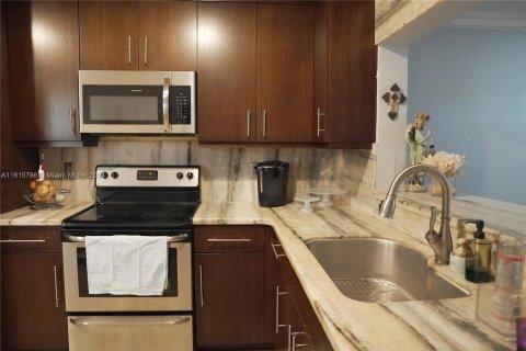 Townhouse in Sunrise, Florida 3 bedrooms, 144.56 sq.m. № 1238843 - photo 6