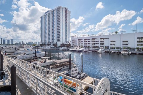 Land in North Miami Beach, Florida № 1207508 - photo 1