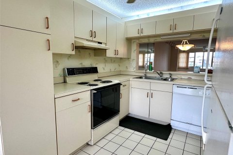 Copropriété à vendre à Tamarac, Floride: 2 chambres, 114.08 m2 № 987000 - photo 3