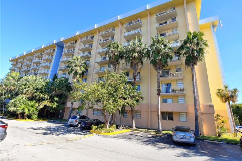 Condominio en venta en Miami, Florida, 1 dormitorio, 55.56 m2 № 1413954 - foto 3