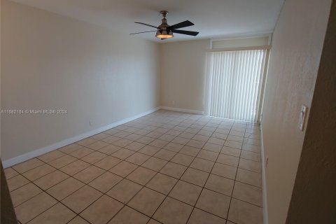 Condominio en venta en Miami, Florida, 1 dormitorio, 55.56 m2 № 1413954 - foto 4