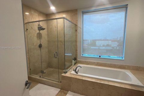 Condo in North Bay Village, Florida, 3 bedrooms  № 1181119 - photo 7