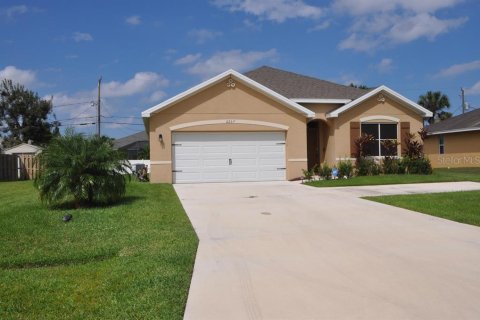 House in Port St. Lucie, Florida 4 bedrooms, 169.73 sq.m. № 1308490 - photo 2