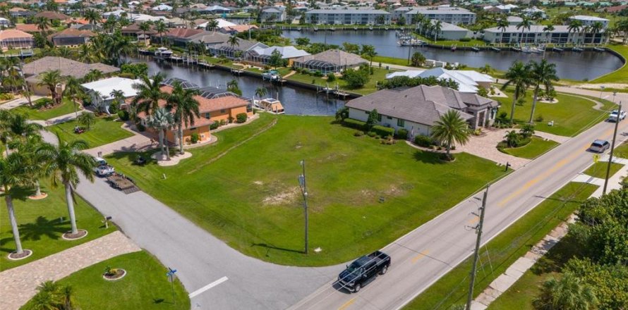 Terrain à Punta Gorda, Floride № 1337893