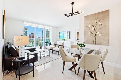 Condo in Fort Lauderdale, Florida, 2 bedrooms  № 1325280 - photo 1