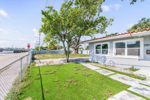 House in Opa-locka, Florida 3 bedrooms, 93.65 sq.m. № 1345610 - photo 19