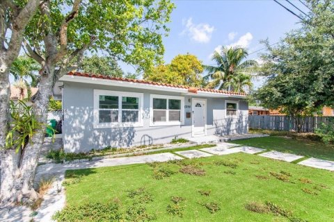 House in Opa-locka, Florida 3 bedrooms, 93.65 sq.m. № 1345610 - photo 21